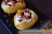 Фото приготовления рецепта: Картофель с сыром, беконом и сметаной (в микроволновке) - шаг №11