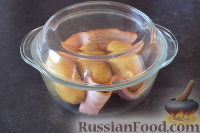 Фото приготовления рецепта: Картофель с сыром, беконом и сметаной (в микроволновке) - шаг №4