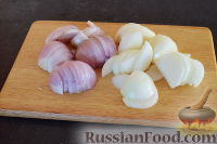 Фото приготовления рецепта: Пирог-перевертыш с луком и грибами - шаг №2