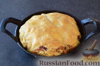 Фото приготовления рецепта: Пирог-перевертыш с луком и грибами - шаг №11