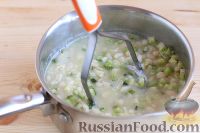 Фото приготовления рецепта: Суп из фасоли с кабачками - шаг №12