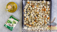 Фото приготовления рецепта: Салат со свёклой, сухариками и руколой - шаг №5