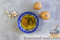 Фото приготовления рецепта: Салат со свёклой, сухариками и руколой - шаг №8