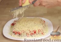 Фото приготовления рецепта: Салат из баклажанов с сыром и помидорами - шаг №9