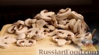 Фото приготовления рецепта: Куриные голени, тушенные с грибами и овощами - шаг №10
