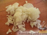 Фото приготовления рецепта: Салат из морской капусты, картофеля и яиц - шаг №5
