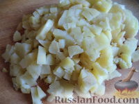 Фото приготовления рецепта: Салат из морской капусты, картофеля и яиц - шаг №7