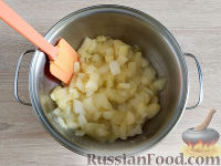 Фото приготовления рецепта: Суп с рыбными фрикадельками - шаг №4
