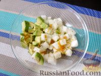 Фото приготовления рецепта: Салат из дыни и авокадо - шаг №10