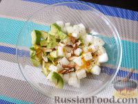 Фото приготовления рецепта: Салат из дыни и авокадо - шаг №11