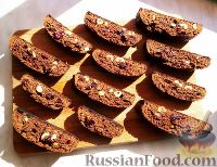 Фото к рецепту: Шоколадные бискотти с фундуком и клюквой