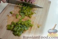 Фото приготовления рецепта: Шопский салат с брынзой - шаг №2