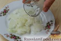 Фото приготовления рецепта: Шопский салат с брынзой - шаг №4