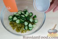 Фото приготовления рецепта: Шопский салат с брынзой - шаг №7