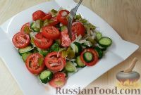 Фото приготовления рецепта: Шопский салат с брынзой - шаг №8