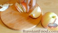 Фото приготовления рецепта: Яблочный пирог (шарлотка) на кефире - шаг №3