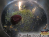 Фото приготовления рецепта: Куриный рулет с грибами в кабачке - шаг №3