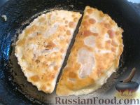 Фото приготовления рецепта: Тесто для чебуреков - шаг №13