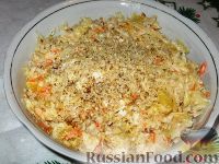 Фото приготовления рецепта: Салат из квашеной капусты с апельсинами - шаг №3
