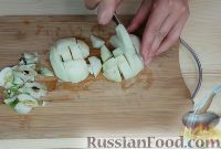 Фото приготовления рецепта: Польская шарлотка с яблоками (без яиц) - шаг №5