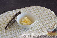 Фото приготовления рецепта: Гренки с плавленым сыром, лимоном и чесноком - шаг №2