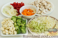 Фото приготовления рецепта: Овощное рагу с грибами, в сметанно-сырном соусе - шаг №2