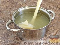 Фото приготовления рецепта: Сырный суп в хлебе - шаг №2