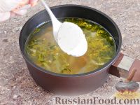 Фото приготовления рецепта: Сырный суп в хлебе - шаг №11