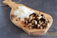 Фото приготовления рецепта: Картофель с грибами, запечённый в сметане - шаг №2