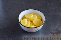 Фото приготовления рецепта: Картофель с грибами, запечённый в сметане - шаг №5