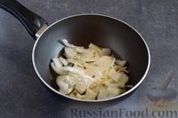 Фото приготовления рецепта: Картофель с грибами, запечённый в сметане - шаг №3