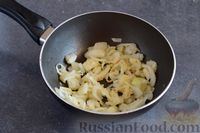 Фото приготовления рецепта: Картофель с грибами, запечённый в сметане - шаг №4
