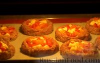 Фото приготовления рецепта: Мясные "гнёзда" с сыром и помидорами - шаг №6
