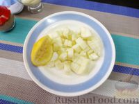 Фото приготовления рецепта: Мясной салат  "Куртизанка" с грушей и яблоком - шаг №3
