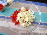 Фото приготовления рецепта: Мясной салат  "Куртизанка" с грушей и яблоком - шаг №6