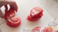 Фото приготовления рецепта: Рулетики из баклажанов с творогом и помидорами - шаг №4