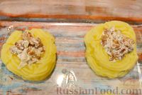 Фото приготовления рецепта: Жареные лисички в картофельных "корзинках" - шаг №10