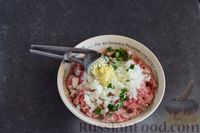 Фото приготовления рецепта: Тефтели с моцареллой, запечённые в томатном соусе - шаг №4