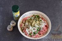Фото приготовления рецепта: Тефтели с моцареллой, запечённые в томатном соусе - шаг №5