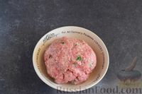 Фото приготовления рецепта: Тефтели с моцареллой, запечённые в томатном соусе - шаг №8