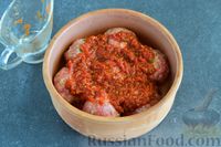 Фото приготовления рецепта: Тефтели с моцареллой, запечённые в томатном соусе - шаг №11