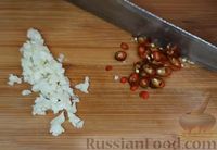 Фото приготовления рецепта: Маринованная капуста с чесноком - шаг №5