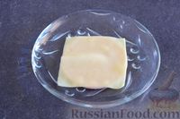 Фото приготовления рецепта: Закуска из ветчины и сыра с соусом из хрена - шаг №6