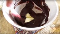 Фото приготовления рецепта: Шоколадные маффины - шаг №10
