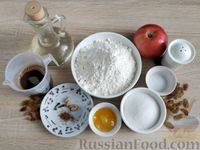 Фото приготовления рецепта: Медовая коврижка с изюмом и яблоками - шаг №1