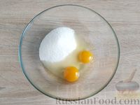 Фото приготовления рецепта: Салат с языком, огурцами и яйцами - шаг №12