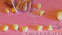 Фото приготовления рецепта: Песочное печенье с вареньем - шаг №4