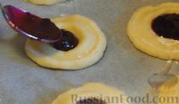 Фото приготовления рецепта: Песочное печенье с вареньем - шаг №9