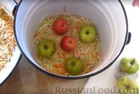 Фото приготовления рецепта: Квашеная капуста "От тестя" (мочёные яблоки в капусте) - шаг №6