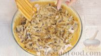 Фото приготовления рецепта: Лоранский пирог с грибами и курицей - шаг №11